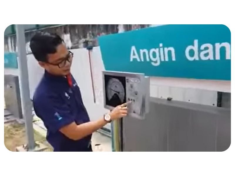 Cara Pam Angin Tayar Motor di Stesen Minyak